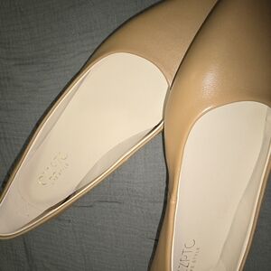 Women's Tan Flats